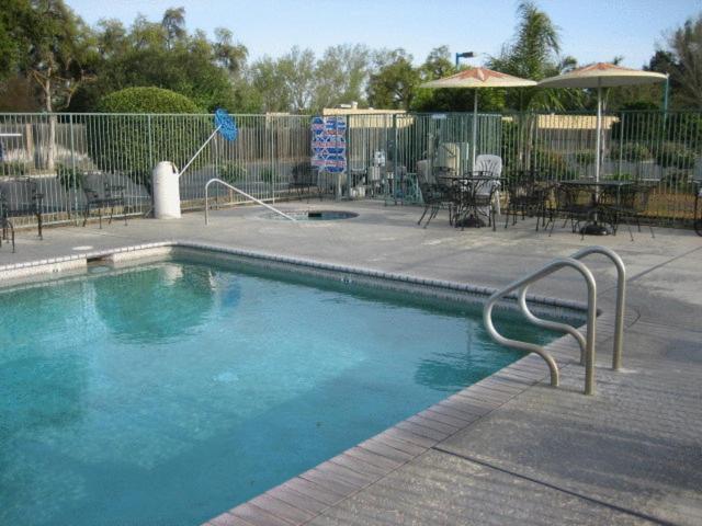 Edge Water Inn Reedley Удобства фото