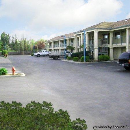 Edge Water Inn Reedley Экстерьер фото