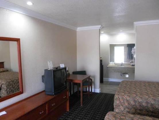 Edge Water Inn Reedley Экстерьер фото