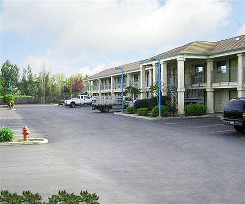 Edge Water Inn Reedley Экстерьер фото
