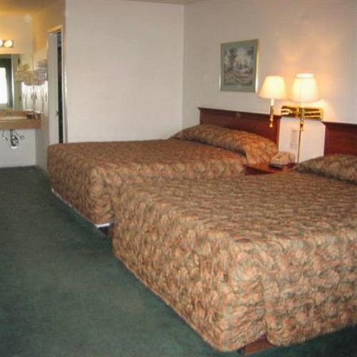 Edge Water Inn Reedley Номер фото