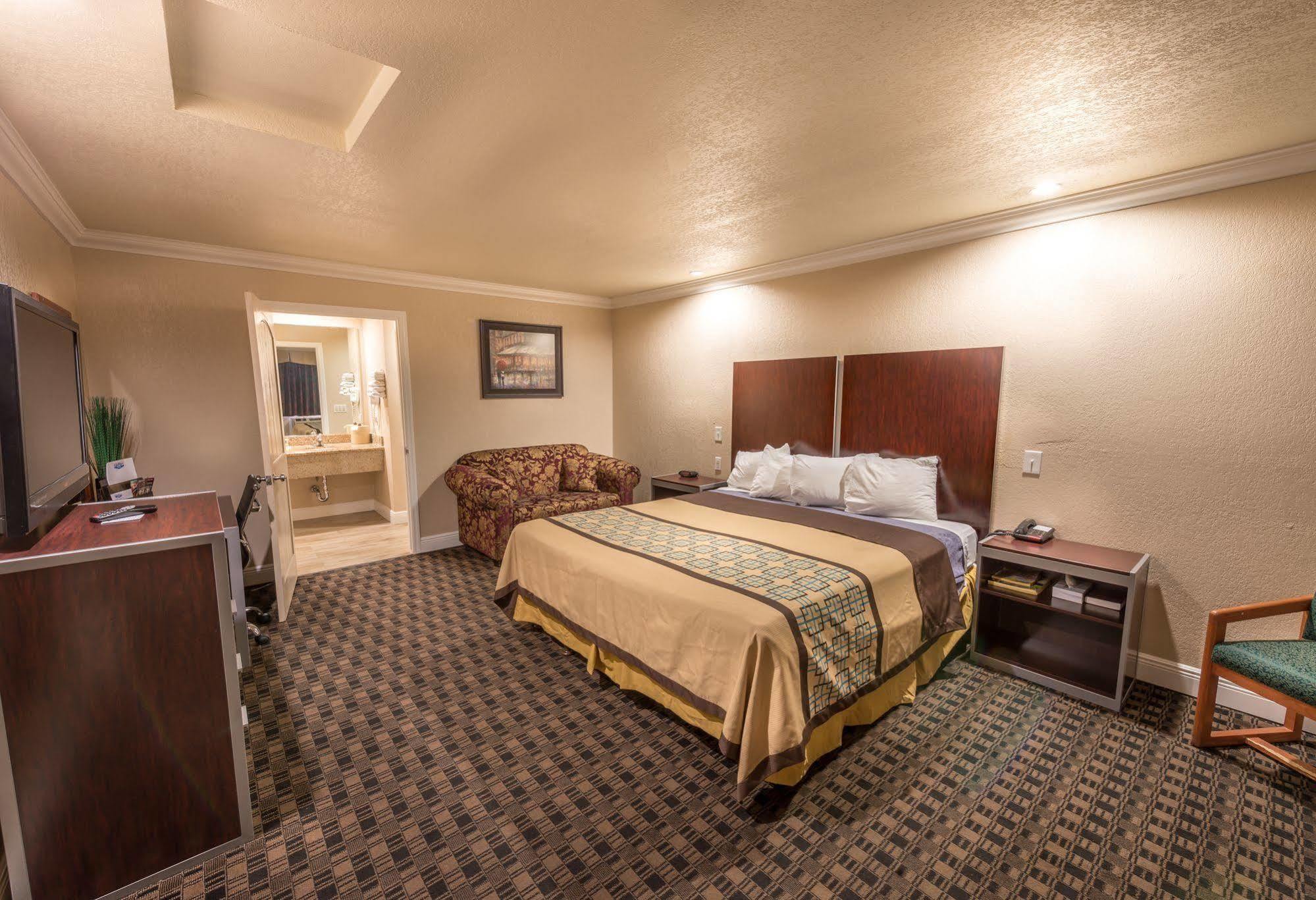 Edge Water Inn Reedley Экстерьер фото