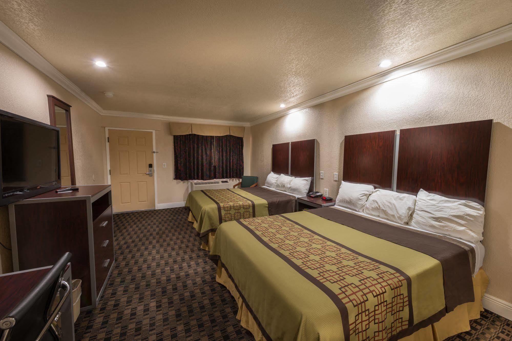Edge Water Inn Reedley Экстерьер фото